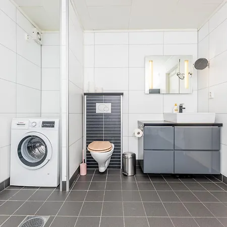 Spacious Aurora Apartment, King Beds *